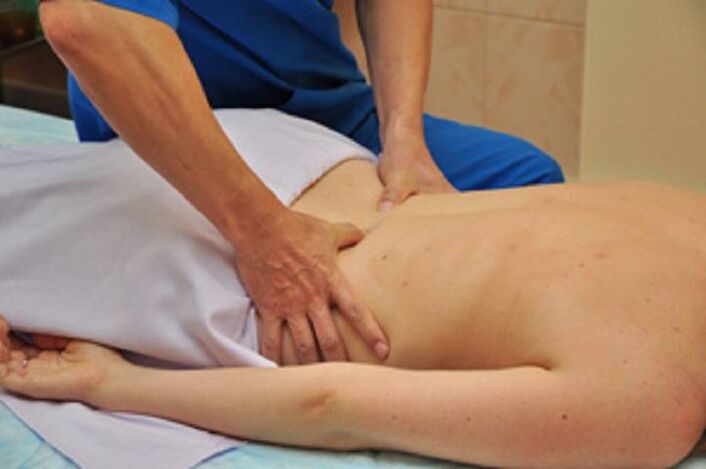 Massage voor de effectieve behandeling van osteochondrose van de lumbale wervelkolom